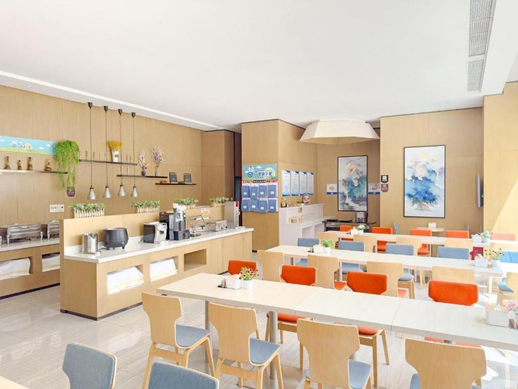 Holiday Inn Express Zhangye By Ihg Esterno foto